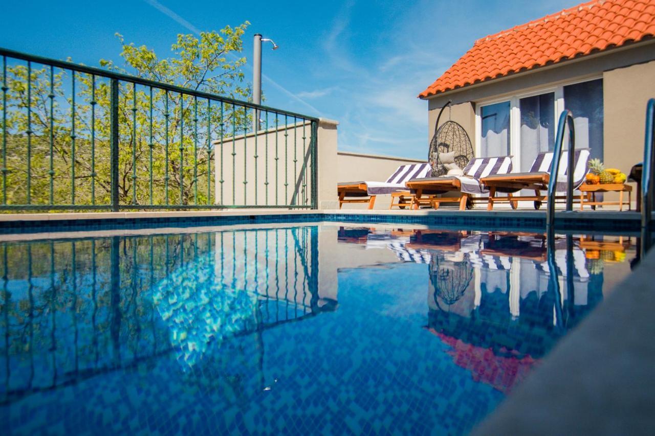Holiday Home Moliva Donje Sitno ภายนอก รูปภาพ